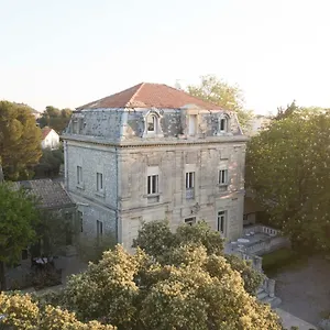 Logis - Restaurant Les Cedres Villeneuve-lès-Avignon